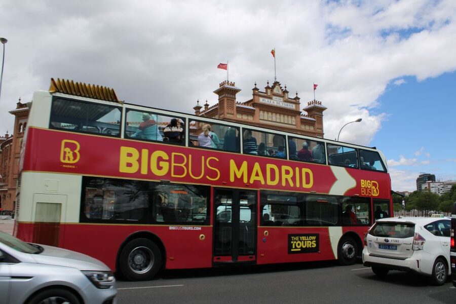 Madrid: Panoramic Open-Top Bus Day or Night Tour with Guide - What the Bilingual Guide Actually Does for You on This Route