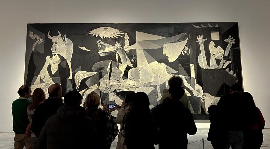 Madrid: Reina Sofia and Prado Museum Tickets and Guided Tour - Getting to the meeting point by Reina Sofía (look for the white umbrella)
