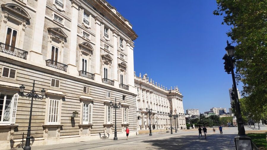 Madrid: Royal Palace Entry Ticket and Small Group Tour - Tapestries, furniture, and colorful palace details