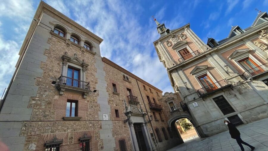 Madrid: Royal Palace Entry Ticket and Small Group Tour - Group size realities: when it stops feeling small