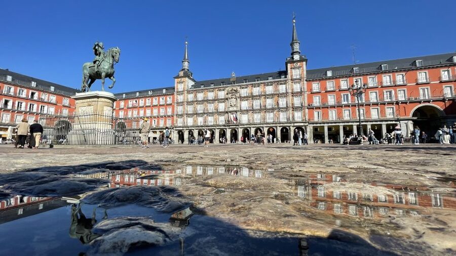 Madrid: Royal Palace Entry Ticket and Small Group Tour - Meet at Fun and Tickets, then roll into the day