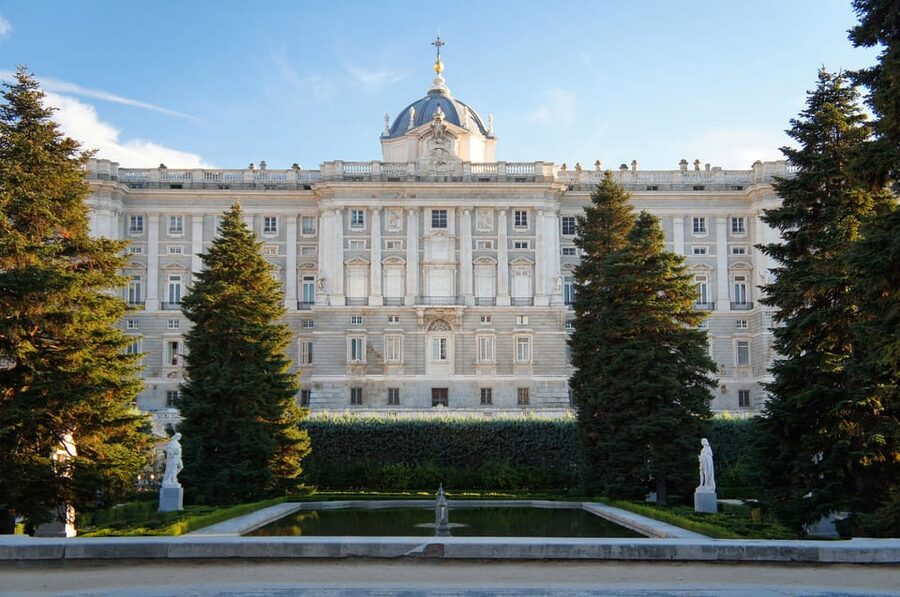 Madrid: Royal Palace Guided Tour with Skip-the-Line Entry - Who should book this Royal Palace tour?