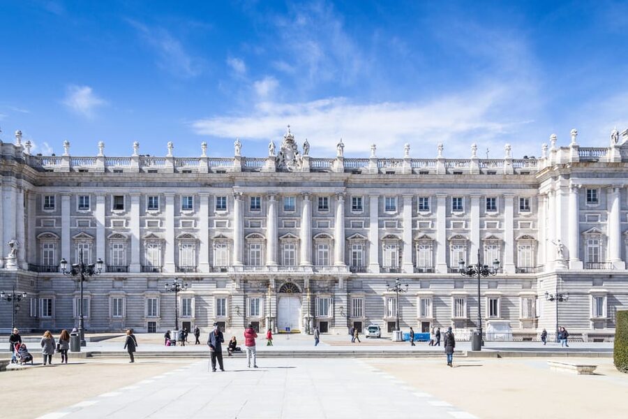 Madrid: Royal Palace Guided Tour with Skip-the-Line Entry - Guides, language options, and what to choose
