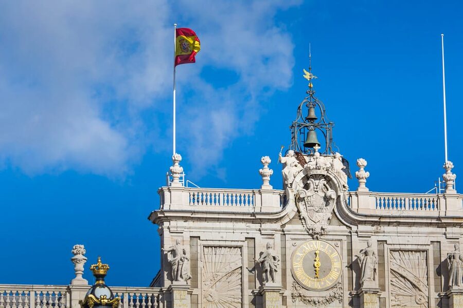 Madrid: Royal Palace Guided Tour with Skip-the-Line Entry - Skip-the-line entry: how the palace visit stays enjoyable