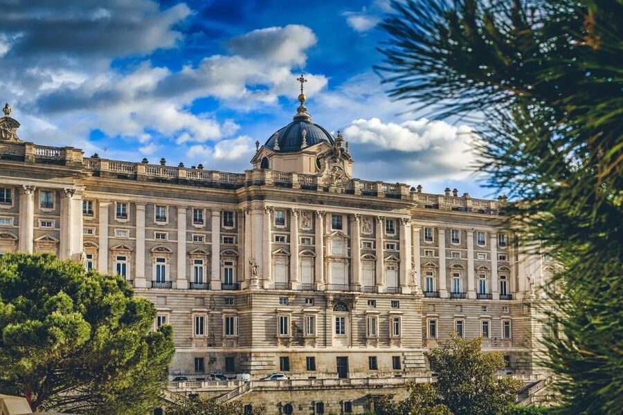 Madrid: Royal Palace Skip-the-line Guided Tour - Plaza de Oriente First, Palace Second (Good Flow for Your Brain)