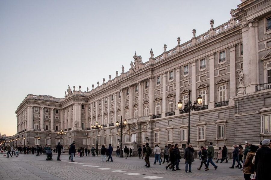 Madrid: Royal Palace Skip-the-line Guided Tour - Entering the Royal Palace: Skip-the-Line Without the Fantasy