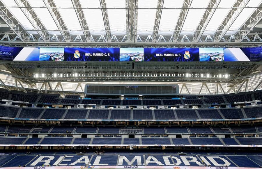Madrid: Santiago Bernabéu and Real Madrid Guided tour - The Interactive Exhibition: Stadium Tech Meets Club Story