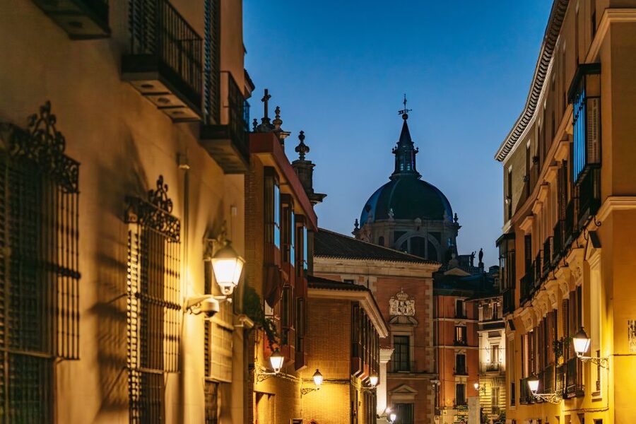 Madrid: Spanish Inquisition and Legends Evening Walking Tour - Ghost Stories and Los Madriles, the Locals Behind the Legends
