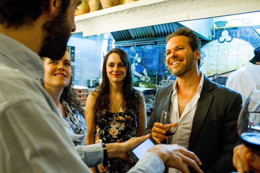 Madrid: Tapas & Wine Tasting Tour with Local Guide - The guides: why bilingual storytelling makes this feel local