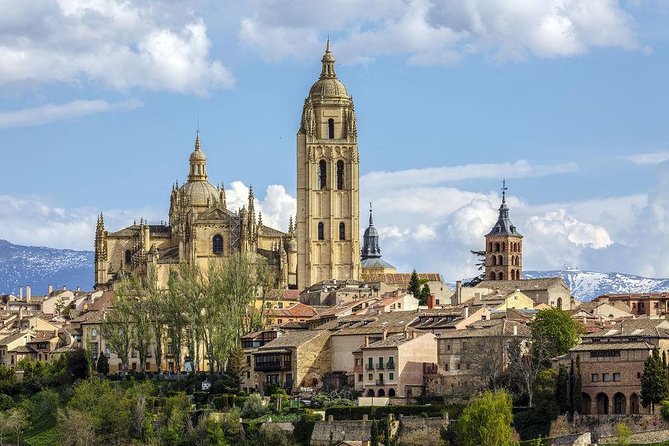 Madrid to Avila & Segovia: Full-Day Highlights Tour - The Ávila walking tour plus a drink and snack