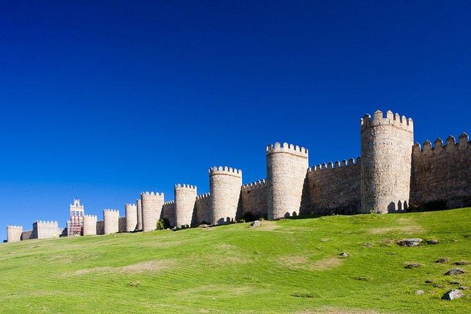 Madrid to Avila & Segovia: Full-Day Highlights Tour - Ávila walls and cathedral-fortress stops: what you will notice