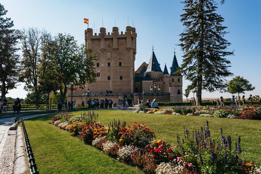 Madrid: Toledo & Segovia Full Day Guided Tour with Alcázar - Group size, languages, and why it matters for your experience