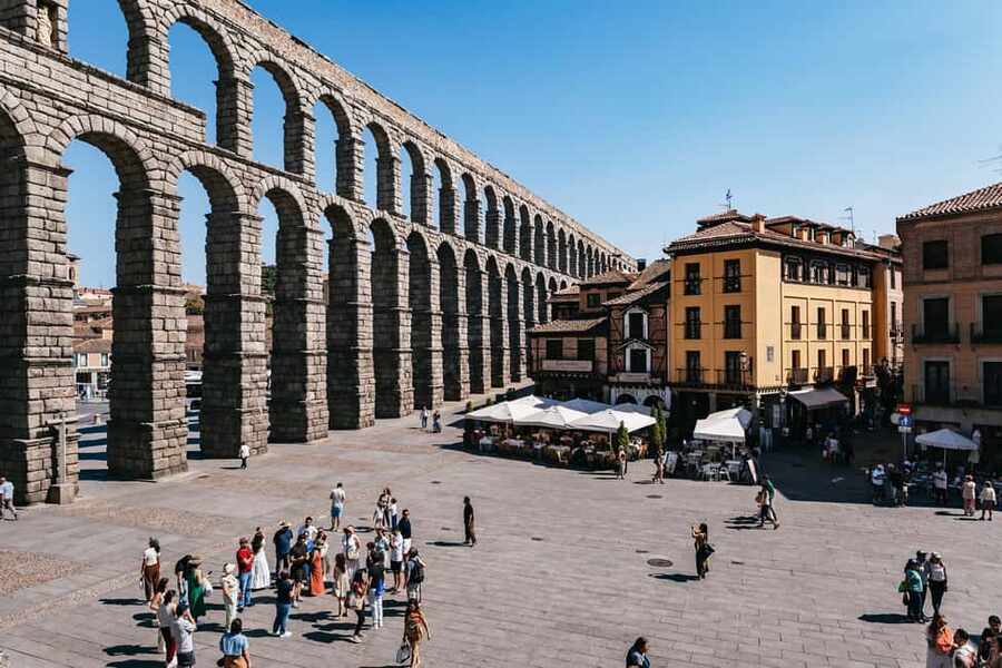 Madrid: Toledo & Segovia Full Day Guided Tour with Alcázar - Leaving Madrid, finding your group, and the day’s rhythm