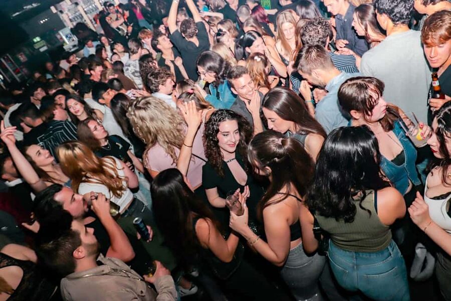 Madrid: Top Pub-Crawl with Drinks and Nightclub Entry - What you’re really paying for in central Madrid