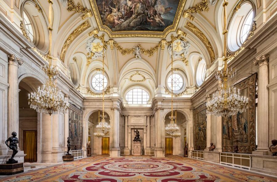Madrid: Visit to the Royal Palace & Walking Tour of the City - Timing tips for crowded palace days