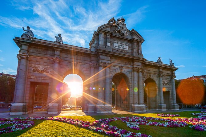 Madrid Walking Tour from Puerta del Sol to Retiro Park - Banco de España, the vault story, and why details stick