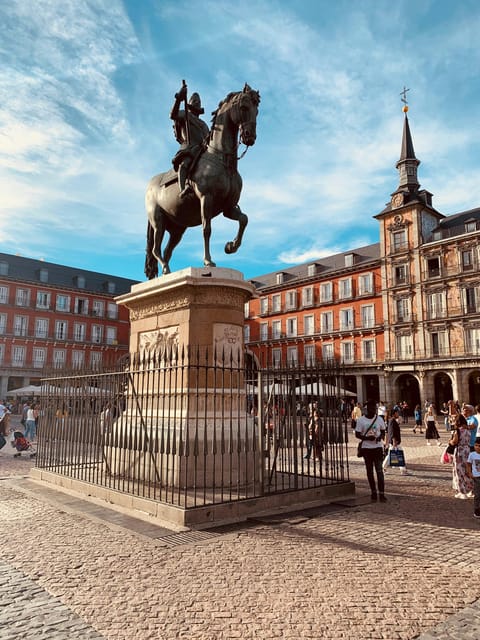 Madrid: Welcome to Madrid Guided Walking Tour in English - Key highlights to look for on this Madrid walk