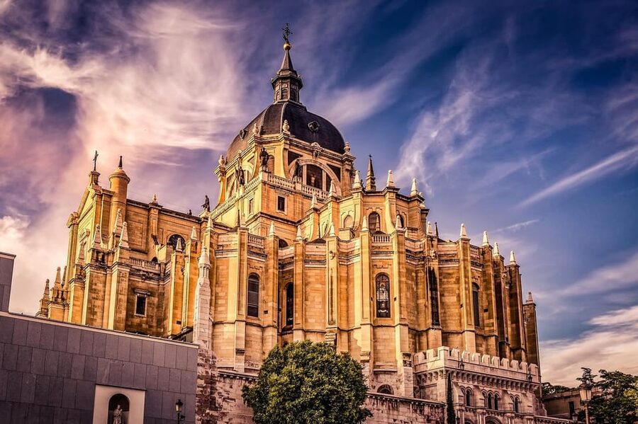 Madrid: Welcome to Madrid Guided Walking Tour in English - Congress of Deputies: democracy tested, explained where it happened