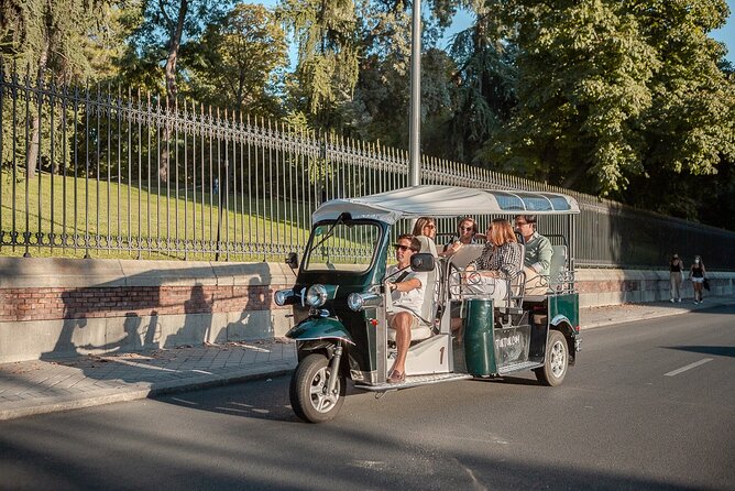 Madrid Welcome Tour with Local Guide in Eco Tuk Tuk Private - Who should book this, and who might not love it