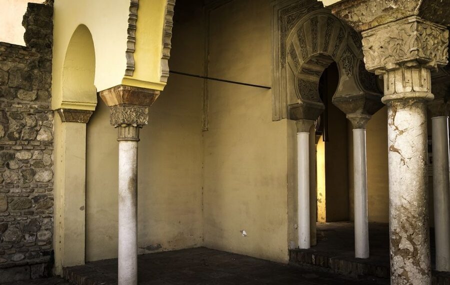 Málaga: 3-Hour Complete Walking Tour with Tickets - Guides and pacing: why the humor shows up