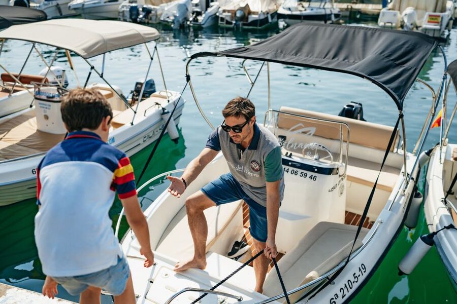 Malaga: Boat Rental without a License for Dolphin Watching - The Captain Routine: What the Instructor Does vs What You Control