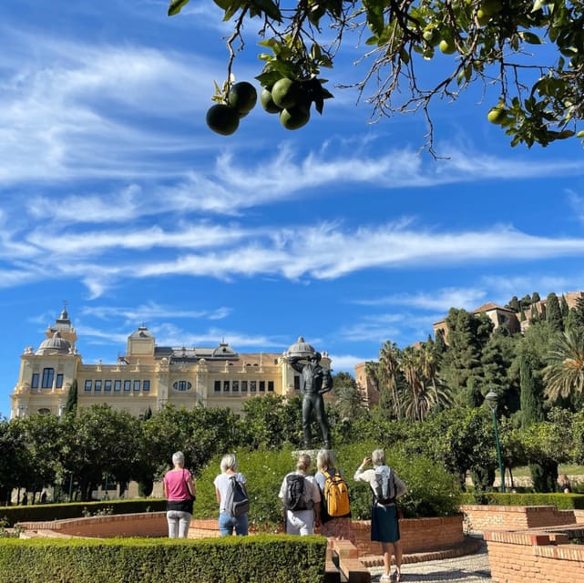 Malaga: Castle Hill and Fisherman Village E-Bike Tour - From fortress air to beach breeze: Pedregalejo in real-world mode