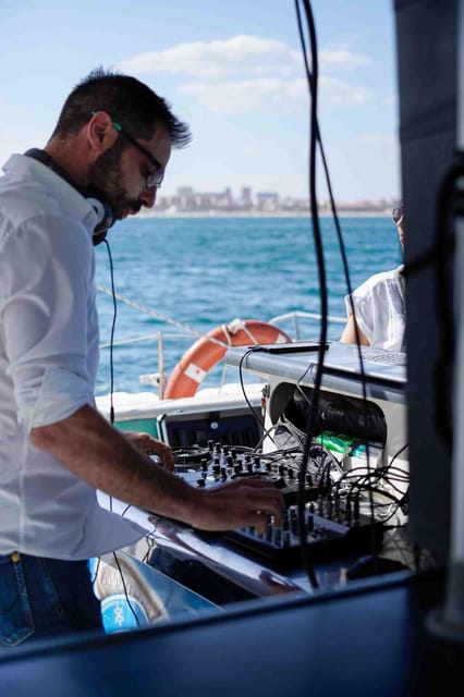 Malaga: Catamaran Sailing Cruise with Swimming & Optional DJ - Duration and timing: how to plan your day around 1.5 hours