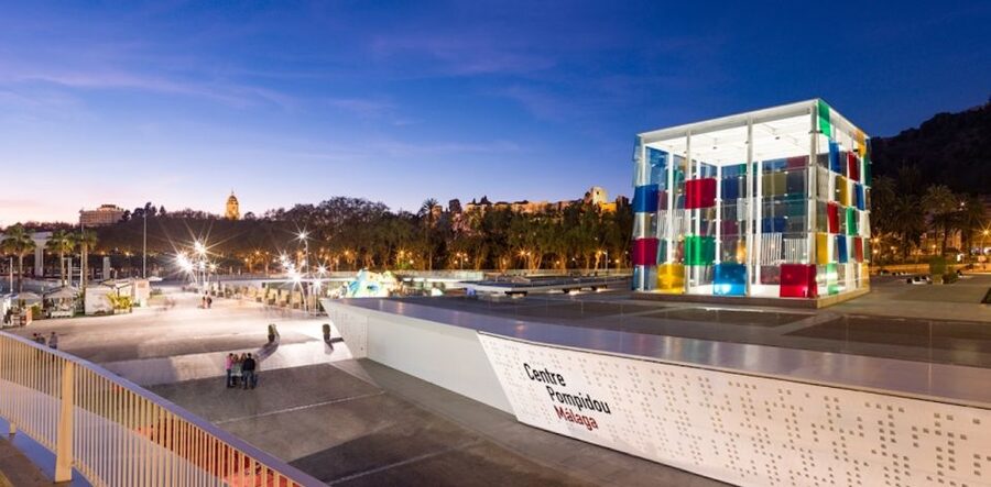 Málaga: Center Pompidou Málaga Ticket - El Cubo in Málaga: the building is half the experience
