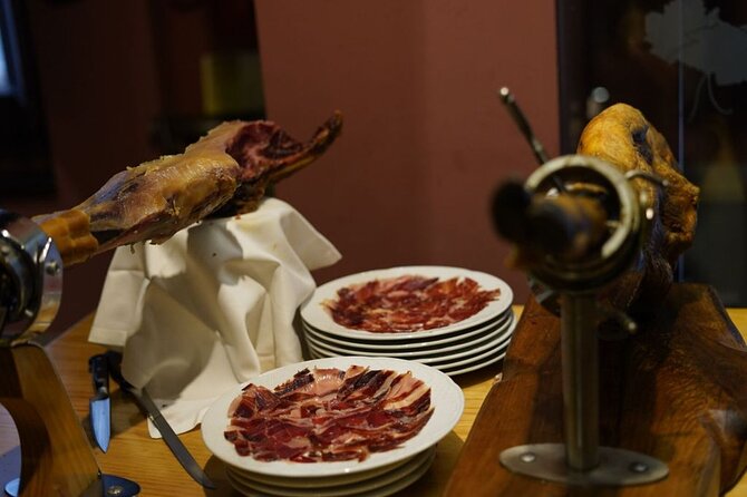 Málaga Evening Tapas Crawl Tour by Food Lover Tour - What You’ll Actually Eat: The 10 Tapas and 4 Drinks Setup
