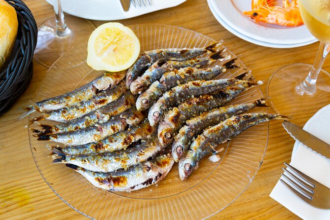 Malaga Food Tour: Tapas, Drinks and Delights with a Local - Stop 2 at Alameda Principal: the 1840 tavern pour and pinchos pairing