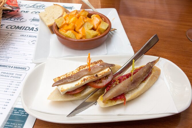 Malaga Food Tour: Tapas, Drinks and Delights with a Local - The final stop on C/ Tomás de Cózar: Locas de Málaga, plus summer ice cream