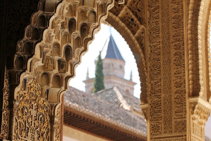 Malaga: Granada Day Trip with Alhambra, Palaces and Gardens - Inside the Alhambra: Nasrid Palaces with an official guide