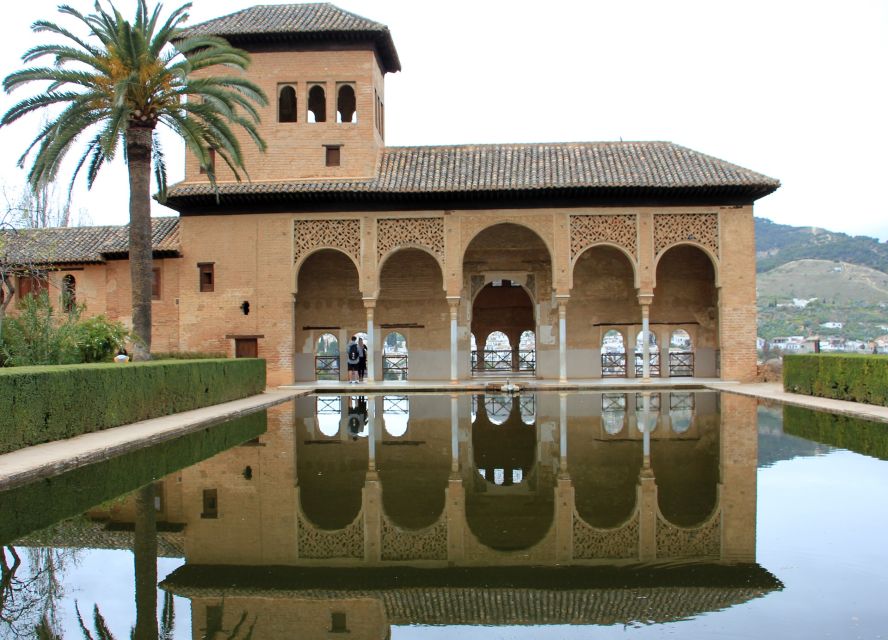 Malaga: Granada Day Trip with Alhambra, Palaces and Gardens - Generalife Gardens and the sultan’s summer palace, east of the main complex