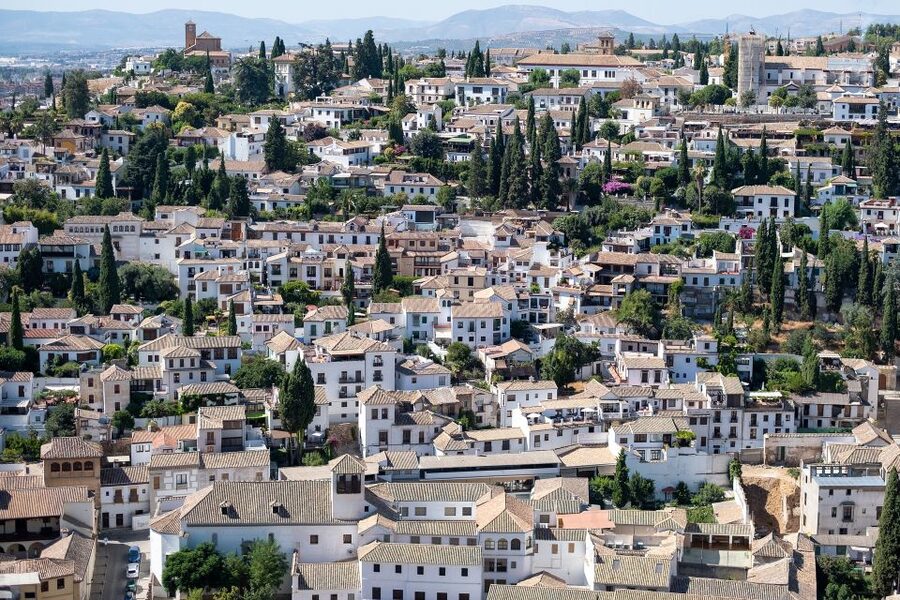 Malaga: Granada Day Trip with Alhambra, Palaces and Gardens - Pickup points and ride time, what you should plan for