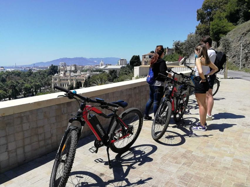 Malaga: Guided E-Bike Tour - Back through the port: lighthouse, Muelle Uno, and Palmeral de las Sorpresas