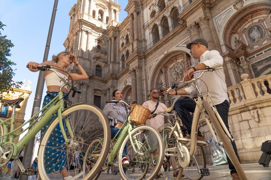 Málaga: Highlights, Hidden Gems and Coast Vintage Bike Tour - Vintage Bikes in Málaga, and Why It Works So Well