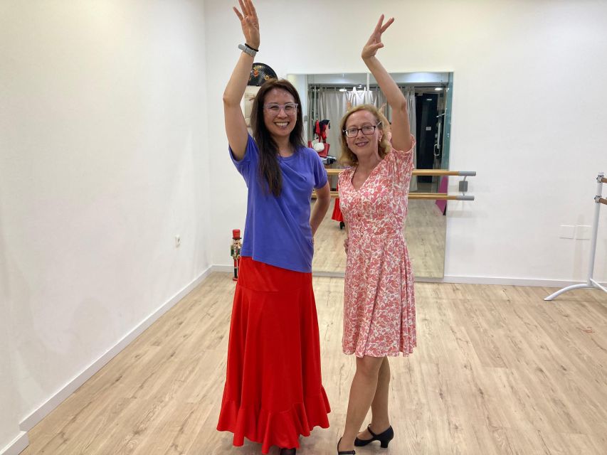 Málaga: Learn to dance flamenco rumba in 45 minutes - What You’ll Actually Do During the Lesson