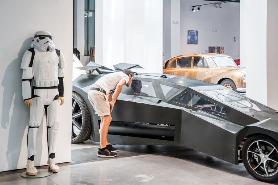Málaga: Museo del Automóvil y la Moda Ticket - The fashion side: period clothing, art, and the Dior virtual room