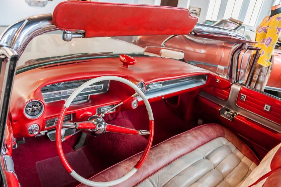 Málaga: Museo del Automóvil y la Moda Ticket - Running the Engines on Sundays at 12:30