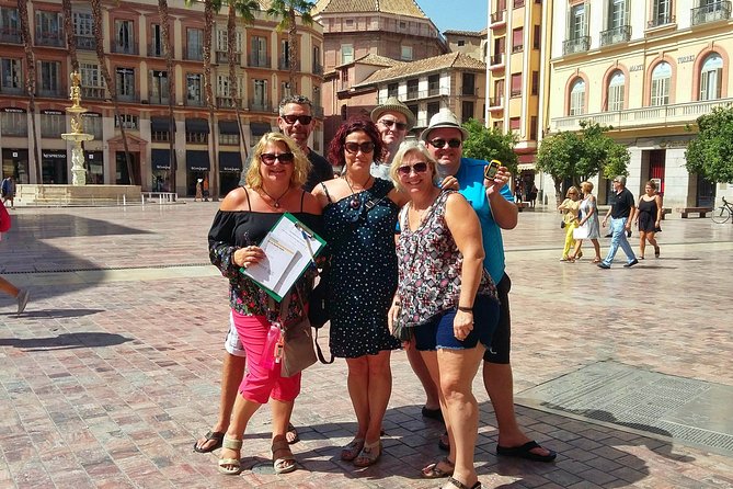 Málaga: Private Sightseeing Treasure Hunt - Fuente de Génova to Plaza de la Constitución, the rules and your route