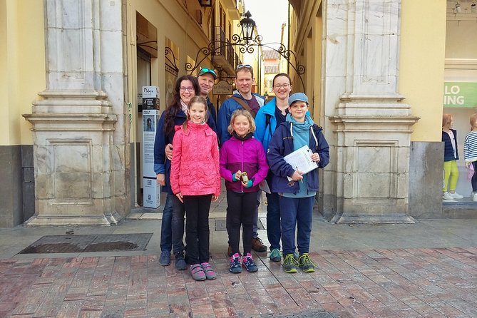 Málaga: Private Sightseeing Treasure Hunt - Who this tour suits (and who should choose something else)