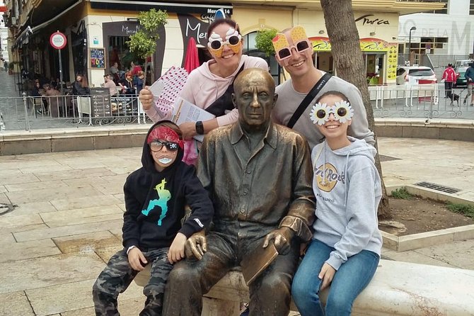 Málaga: Private Sightseeing Treasure Hunt - Picasso stops without the museum-stress
