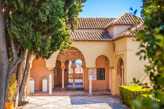 Malaga Private Walking Tour, Alcazaba & Catamaran Cruise - Alcazaba and Palacio Nazarí: Moorish Details You Can Actually See