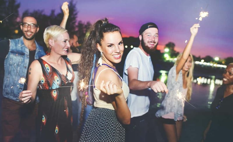 Malaga: Sailing Catamaran Sunset Cruise with Live DJ & Drink - Key things to know before you go