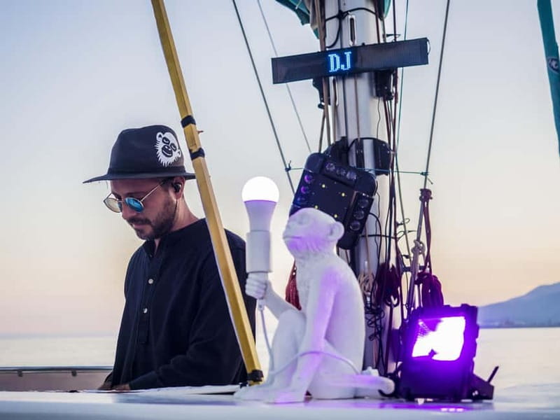 Malaga: Sailing Catamaran Sunset Cruise with Live DJ & Drink - Catamaran Mundo Marino: Where You Board and What the 1.5 Hours Covers