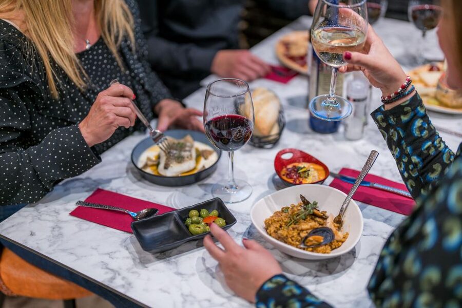 Malaga: Show and Food at Alegría Flamenco and Restaurant - Drinks, alcohol timing, and what is not included
