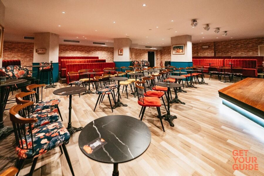 Malaga: Show and Food at Alegría Flamenco and Restaurant - Accessibility and who this evening works for