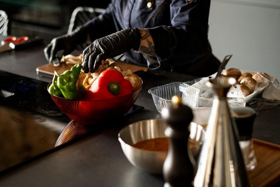 Malaga: The Ultimate Tapas Workshop with Market Visit - Wine pairings and included drinks: how your meal stays cohesive