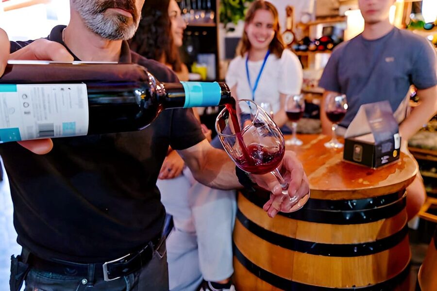 Malaga: Wine and Tapas Tour with Tastings and Drinks - Where You Meet, and How You Start in Malaga