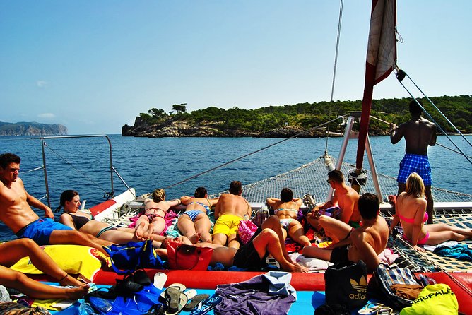 Mallorca Catamaran Tour in the Bay of Pollensa - Cruising the Bay: nets, benches, and camera-ready views